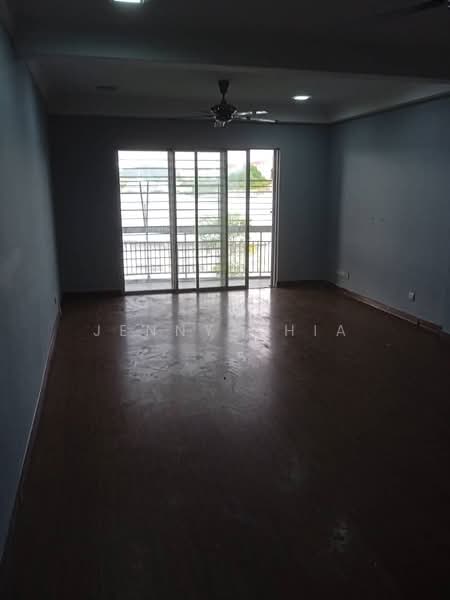 Rumah Flat untuk Disewa di Taman Anggerik Villa 2 - Jenny Chia - Living Room - PropertyGuru.com.my