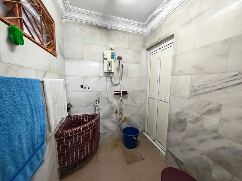 1-storey Terraced House for Sale in Taman Johor Jaya (Johor Bahru) - Calvin Wong - Bathroom - PropertyGuru.com.my
