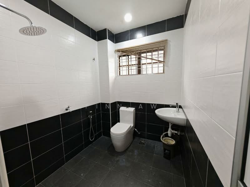 Bungalow for Sale in Bandar Putra (Kulai) - Finn Aw - Bathroom - PropertyGuru.com.my