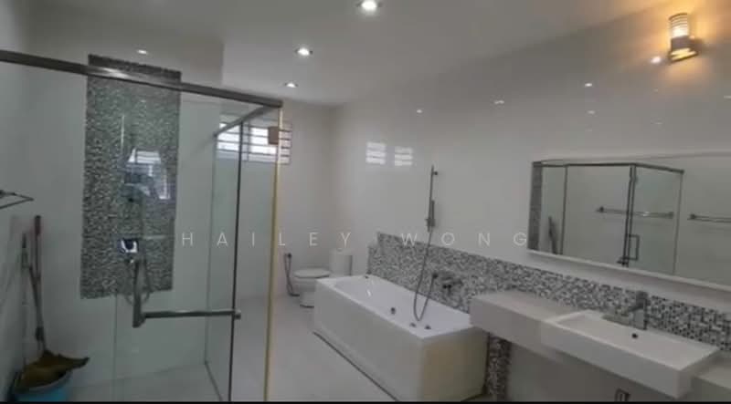 Rumah Berkembar untuk Dijual di Tanjung Bungah (Penang) - Hailey Wong - Bathroom - PropertyGuru.com.my
