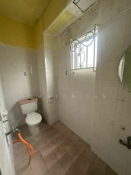 Rumah Teres 2 Tingkat untuk Dijual di Taman Putri Kulai (Kulai) - Johnson Tan - Bathroom - PropertyGuru.com.my