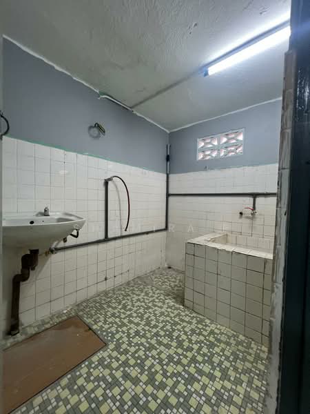 Rumah Teres 1 Tingkat untuk Dijual di Kampung Baru Rahang (Seremban) - Shamira P - Bathroom - PropertyGuru.com.my