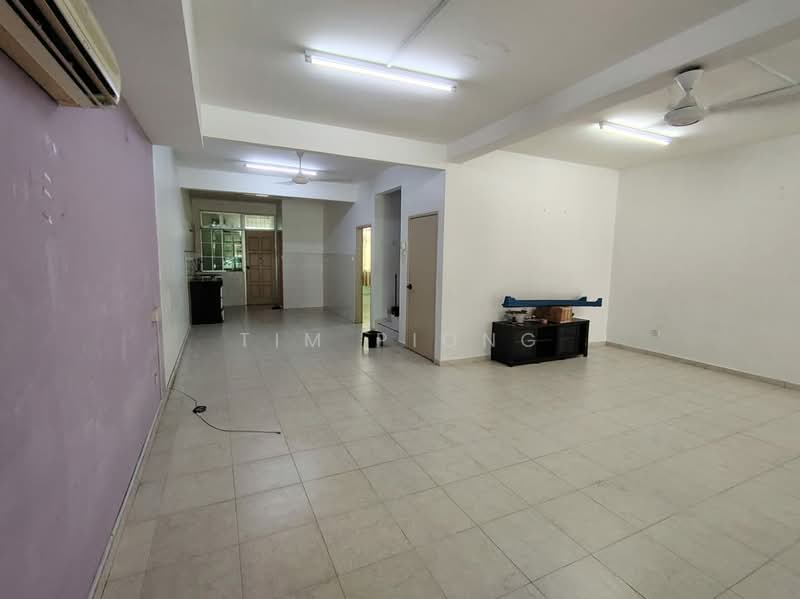Rumah Teres 2 Tingkat untuk Dijual di Taman Angkasa Nuri (Durian Tunggal) - Tim Piong - Living Room - PropertyGuru.com.my