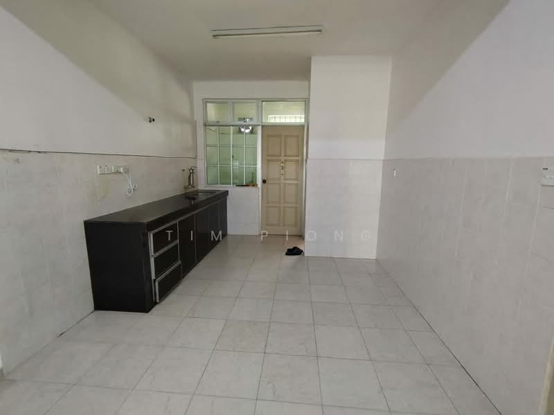 Rumah Teres 2 Tingkat untuk Dijual di Taman Angkasa Nuri (Durian Tunggal) - Tim Piong - Kitchen - PropertyGuru.com.my