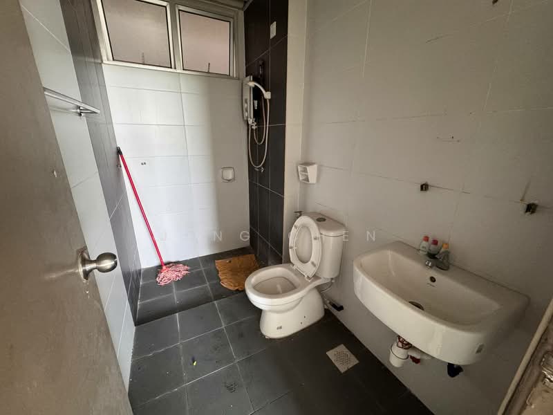 Service Residence for Sale at Larkin Heights - Jong Chen - Bathroom - PropertyGuru.com.my