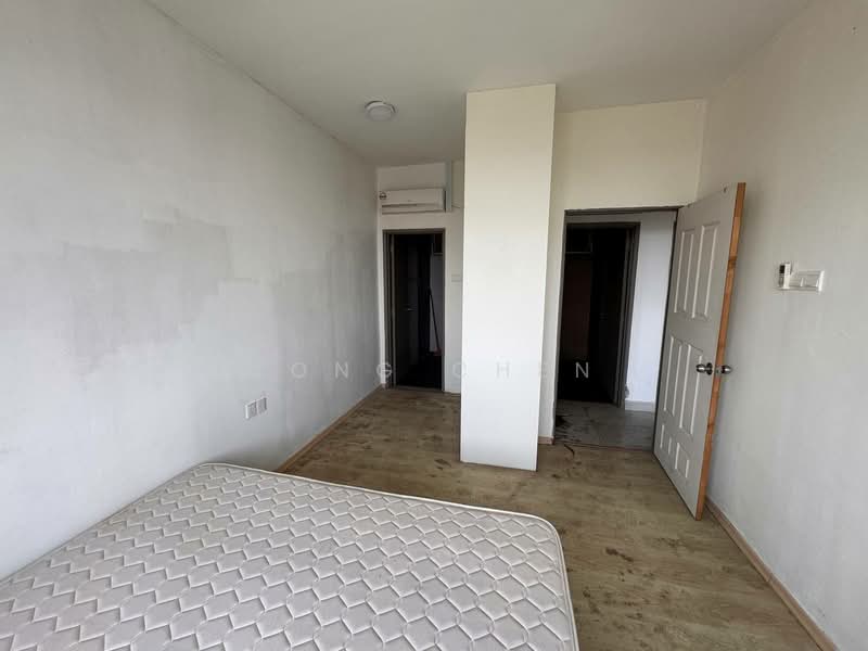 Service Residence for Sale at Larkin Heights - Jong Chen - Bedroom - PropertyGuru.com.my