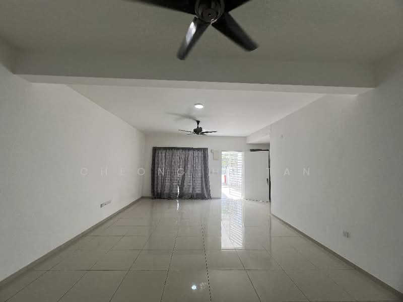 2-storey Terraced House for Sale in Bandar Sri Sendayan (Negeri Sembilan) - Cheong Hu Tan - Living Room - PropertyGuru.com.my