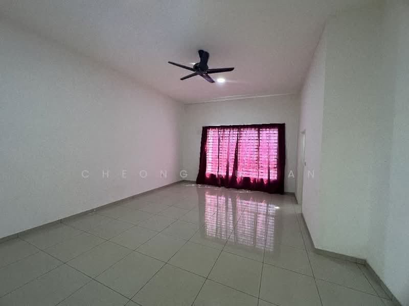 2-storey Terraced House for Sale in Bandar Sri Sendayan (Negeri Sembilan) - Cheong Hu Tan - Living Room - PropertyGuru.com.my
