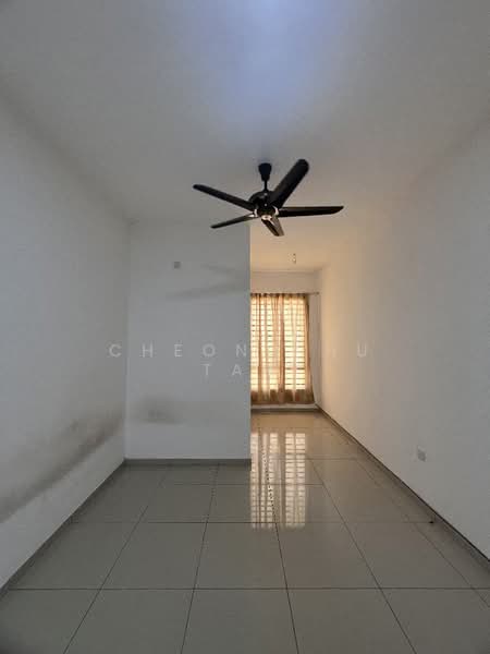 2-storey Terraced House for Sale in Bandar Sri Sendayan (Negeri Sembilan) - Cheong Hu Tan - Living Room - PropertyGuru.com.my