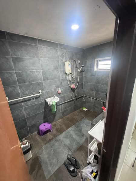 Rumah Teres 2 Tingkat untuk Dijual di Taman Desa Cemerlang (Ulu Tiram) - Mohd Faez - Bathroom - PropertyGuru.com.my