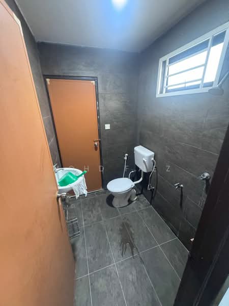Rumah Teres 2 Tingkat untuk Dijual di Taman Desa Cemerlang (Ulu Tiram) - Mohd Faez - Bathroom - PropertyGuru.com.my