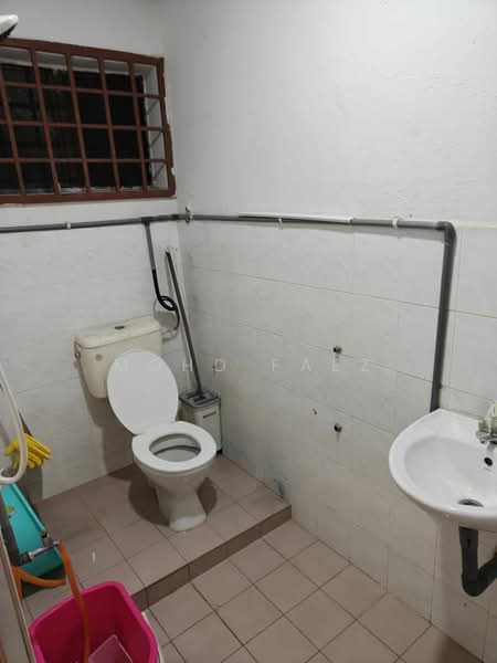 Rumah Teres 2 Tingkat untuk Dijual di Taman Desa Cemerlang (Ulu Tiram) - Mohd Faez - Bathroom - PropertyGuru.com.my
