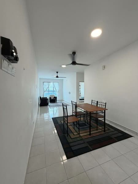 Servis Apartment untuk Disewa di Residensi Taman Pelangi Indah - Chris Chin - Living Room - PropertyGuru.com.my