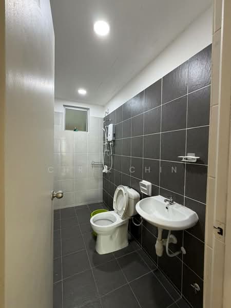 Servis Apartment untuk Disewa di Residensi Taman Pelangi Indah - Chris Chin - Bathroom - PropertyGuru.com.my
