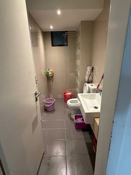 Servis Apartment untuk Dijual di United Point (Residensi Berpadu) - Jenson Toh - Bathroom - PropertyGuru.com.my