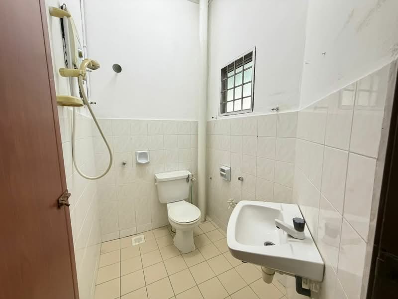 2-storey Terraced House for Sale in Bandar Baru Kundang (Rawang) - Andy Yap - Bathroom - PropertyGuru.com.my