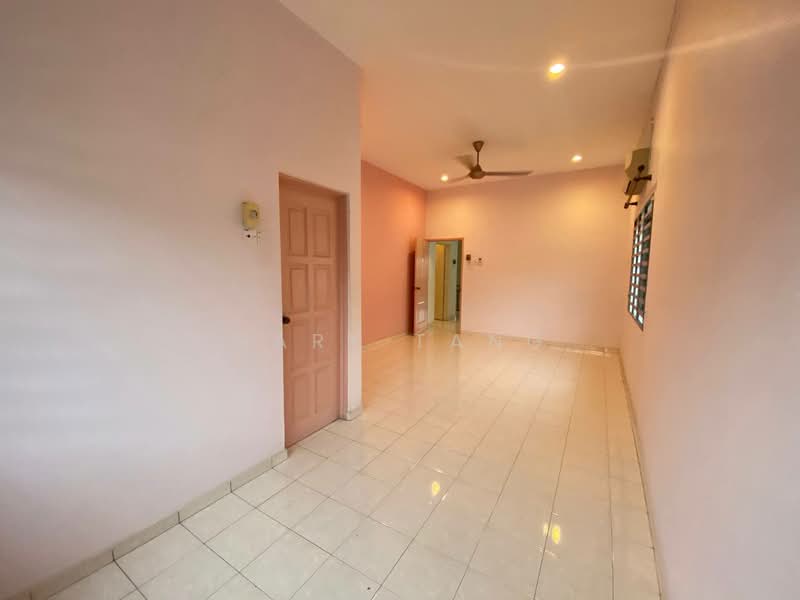 Semi-Detached House for Sale in Taman Shukor (Ipoh) - Gary Tang - Living Room - PropertyGuru.com.my