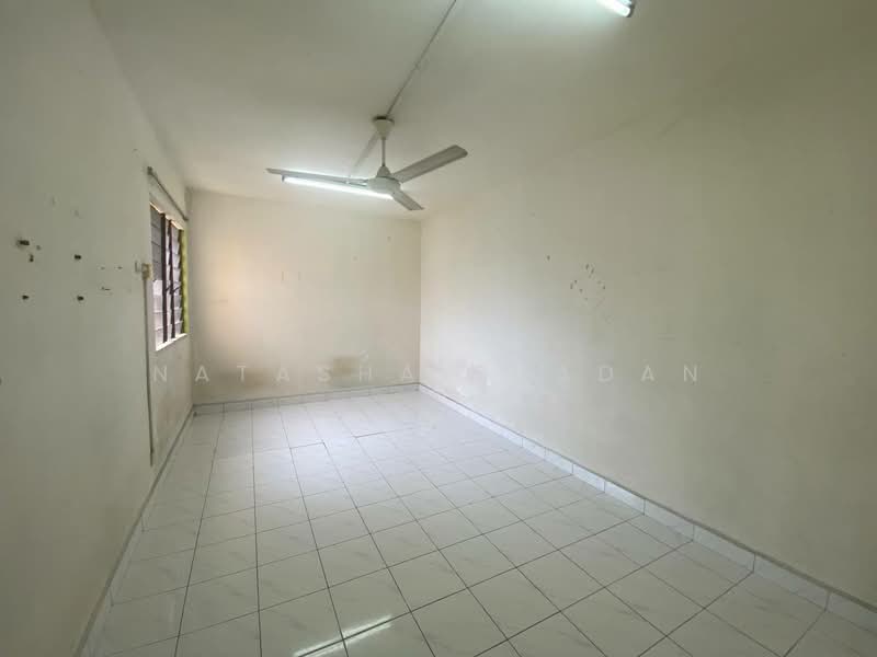Rumah Flat untuk Dijual di Flat PKNS Seksyen 8 - Natasha Shadan - Interior - PropertyGuru.com.my