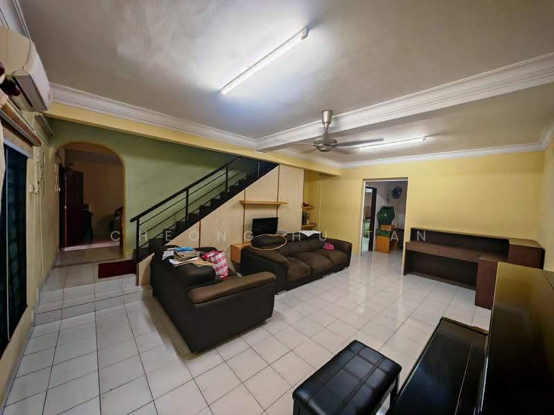 2-storey Terraced House for Rent in Garden Avenue (Seremban 2) - Cheong Hu Tan - Living Room - PropertyGuru.com.my