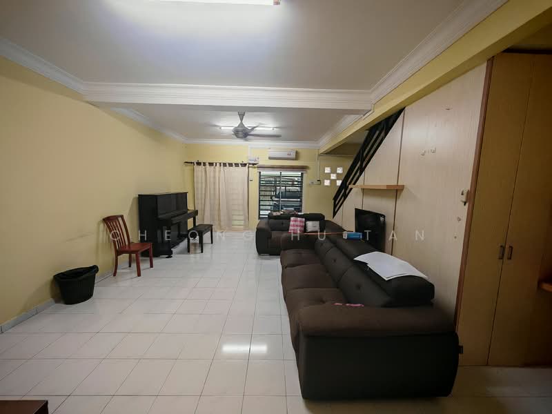 2-storey Terraced House for Rent in Garden Avenue (Seremban 2) - Cheong Hu Tan - Living Room - PropertyGuru.com.my