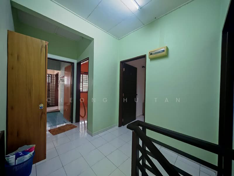 2-storey Terraced House for Rent in Garden Avenue (Seremban 2) - Cheong Hu Tan - Corridor - PropertyGuru.com.my