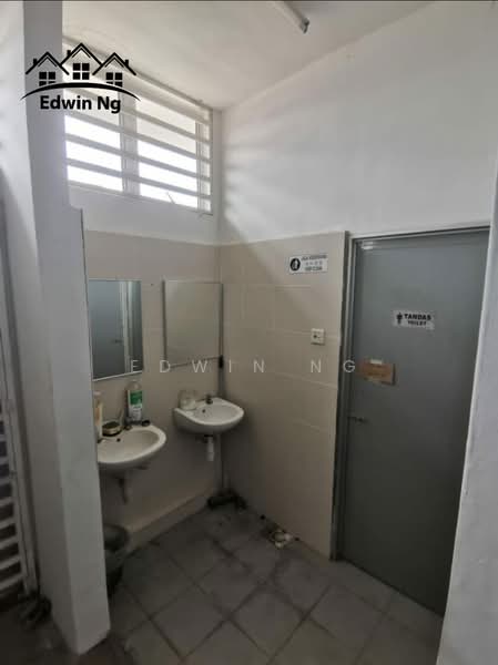 Factory for Rent in Kawasan Perindustrian Batu Kawan (Simpang Ampat) - Edwin Ng - Bathroom - PropertyGuru.com.my