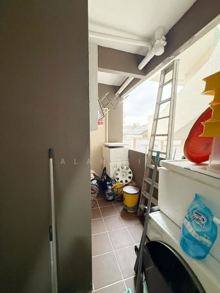 Pangsapuri untuk Dijual di Larkin Residence Phase 2 - Alan Tia - Balcony - PropertyGuru.com.my