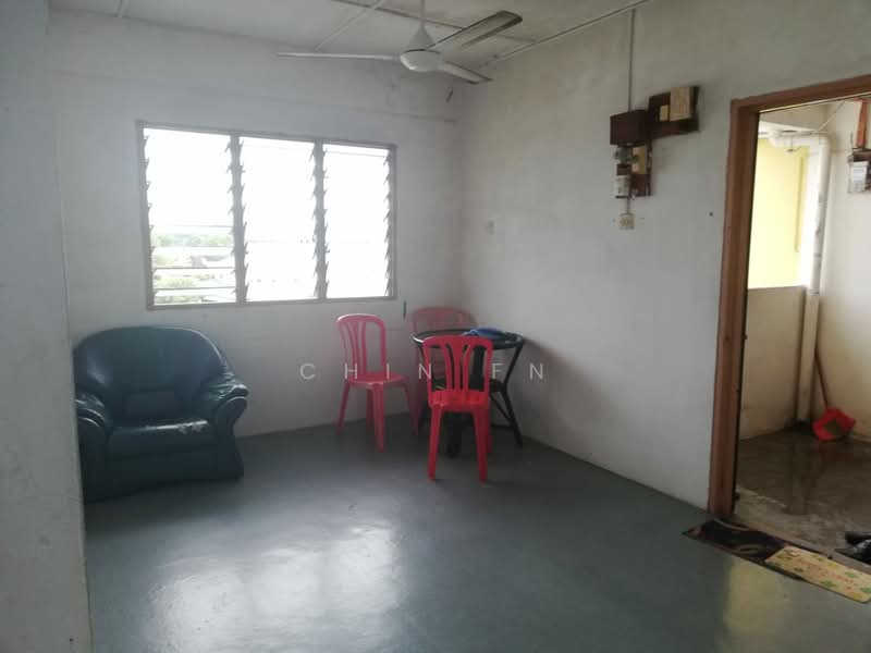 Rumah Flat untuk Dijual di Rumah Pangsa Batu Berendam - CHIN FN - Living Room - PropertyGuru.com.my