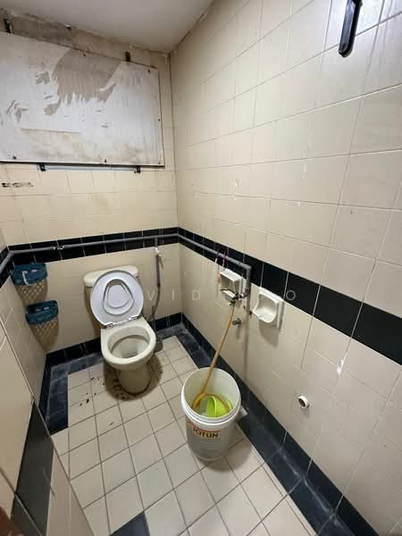 Shop for Rent in Petaling Jaya (Selangor) - David Lao - Bathroom - PropertyGuru.com.my