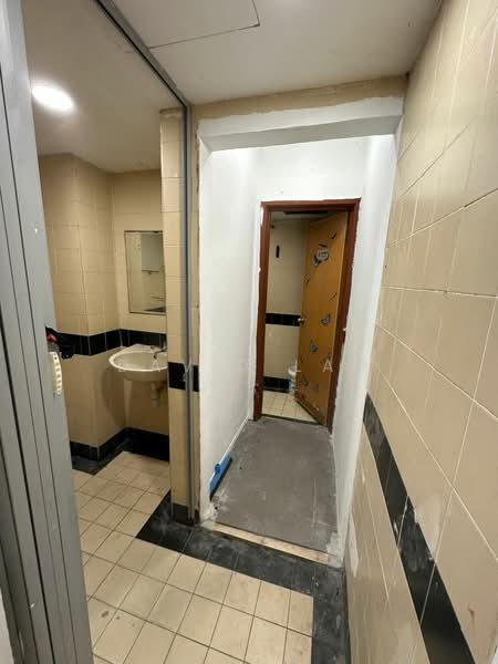 Shop for Rent in Petaling Jaya (Selangor) - David Lao - Bathroom - PropertyGuru.com.my