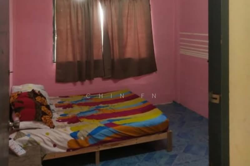 Rumah Flat untuk Dijual di Rumah Pangsa Batu Berendam - CHIN FN - Bedroom - PropertyGuru.com.my