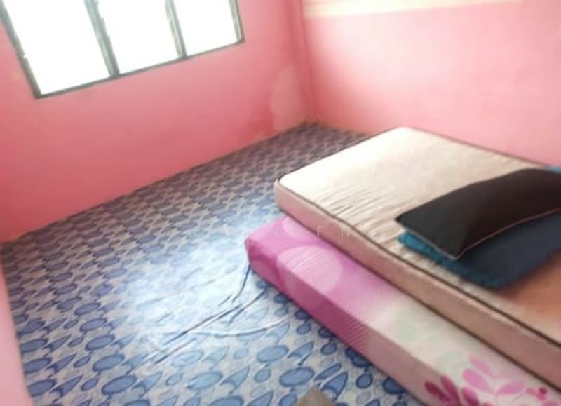 Rumah Flat untuk Dijual di Rumah Pangsa Batu Berendam - CHIN FN - Bedroom - PropertyGuru.com.my