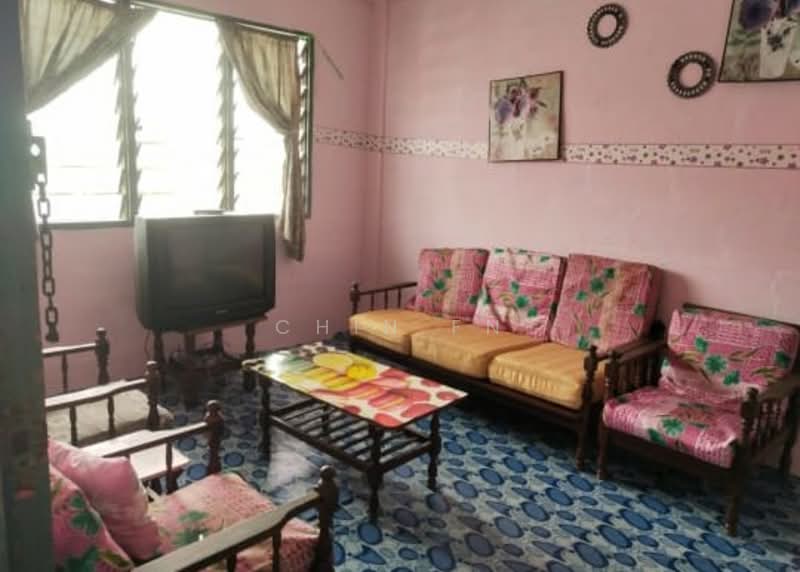 Rumah Flat untuk Dijual di Rumah Pangsa Batu Berendam - CHIN FN - Living Room - PropertyGuru.com.my