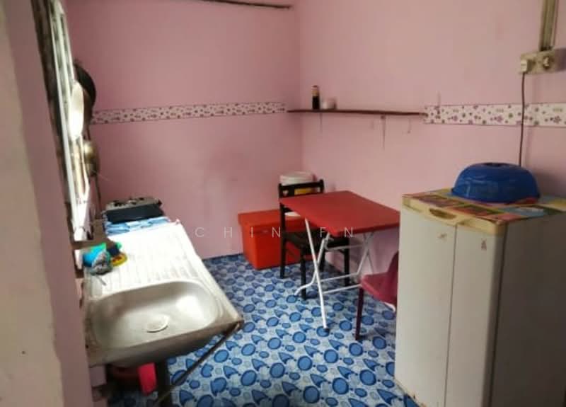 Rumah Flat untuk Dijual di Rumah Pangsa Batu Berendam - CHIN FN - Kitchen - PropertyGuru.com.my