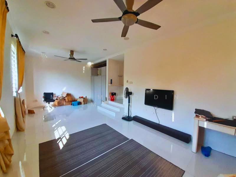 Rumah Teres 2 Tingkat untuk Dijual di Seksyen 4 (Shah Alam) - Mohammad Din Majid - Living Room - PropertyGuru.com.my