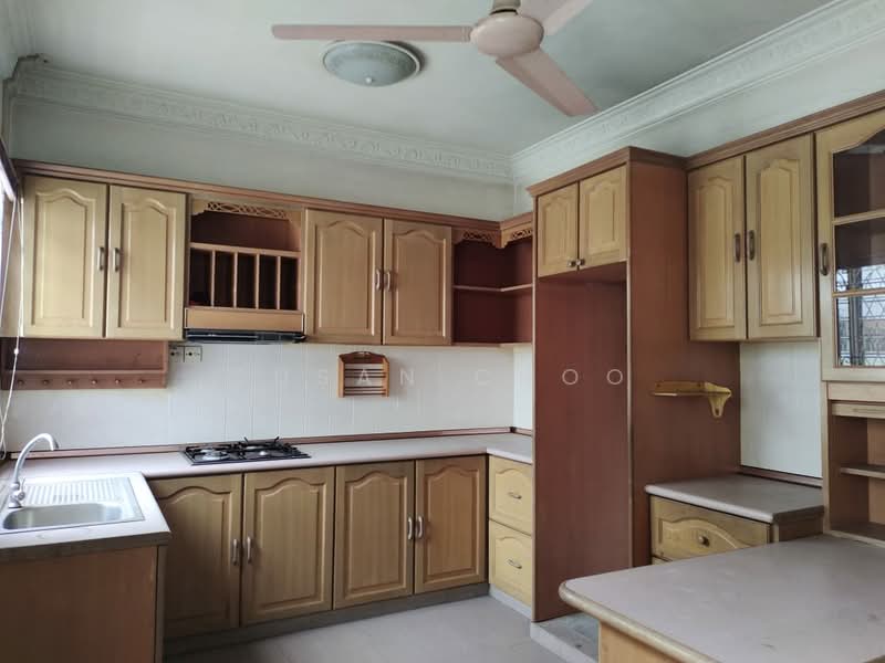 Commercial Bungalow for Rent in Island Glades (Jelutong) - Susan Choo - Kitchen - PropertyGuru.com.my
