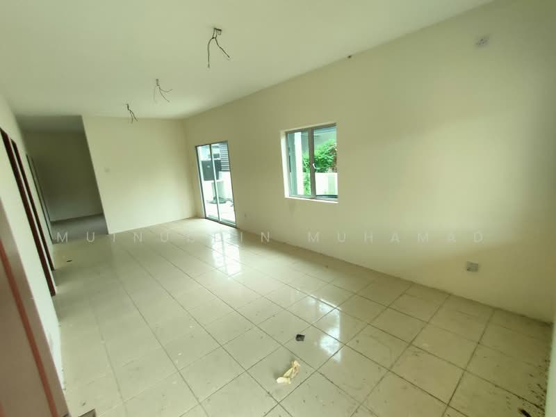 Cluster House for Sale in Sitiawan (Perak) - Muinuddin Muhamad - Living Room - PropertyGuru.com.my
