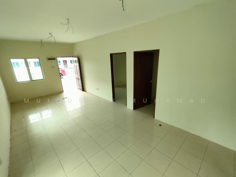 Cluster House for Sale in Sitiawan (Perak) - Muinuddin Muhamad - Living Room - PropertyGuru.com.my