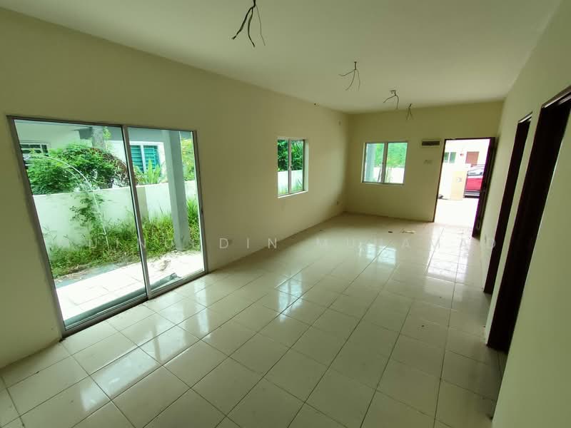 Cluster House for Sale in Sitiawan (Perak) - Muinuddin Muhamad - Living Room - PropertyGuru.com.my