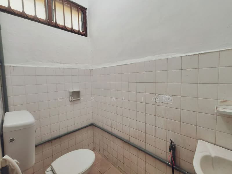 Rumah Teres 1 Tingkat untuk Disewa di Taman Pelangi (Johor Bahru) - Crystal Tan - Bathroom - PropertyGuru.com.my