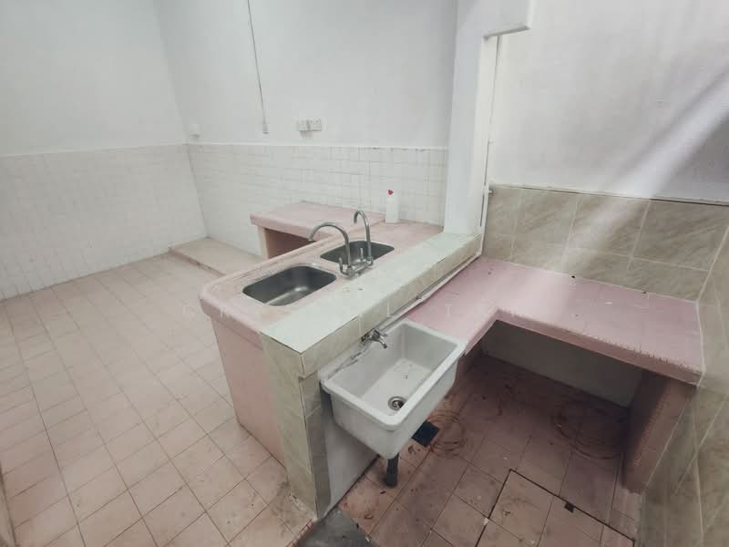Rumah Teres 1 Tingkat untuk Disewa di Taman Pelangi (Johor Bahru) - Crystal Tan - Kitchen - PropertyGuru.com.my