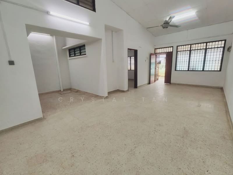 Rumah Teres 1 Tingkat untuk Disewa di Taman Pelangi (Johor Bahru) - Crystal Tan - Living Room - PropertyGuru.com.my