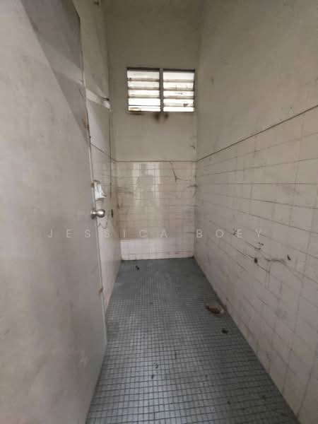 Warehouse for Rent in Taman Desa Jaya (Johor Bahru) - Jessica Boey - Bathroom - PropertyGuru.com.my
