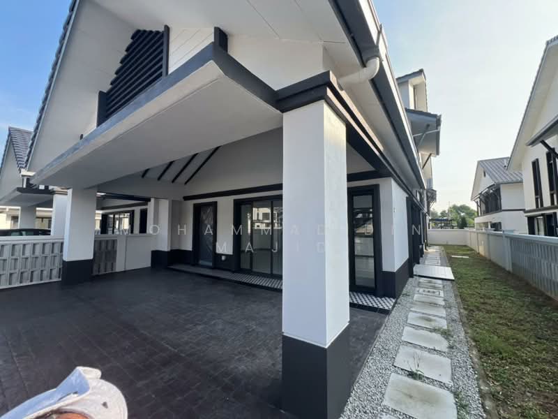 Semi-Detached House for Sale in Shah Alam (Selangor) - Mohammad Din Majid - Exterior - PropertyGuru.com.my