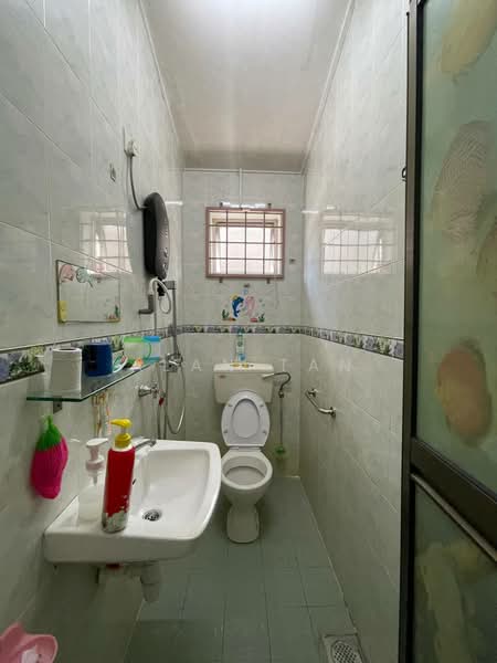 2-storey Terraced House for Sale in Taman Bukit Setongkol Jaya (Kuantan) - Alan Tan - Bathroom - PropertyGuru.com.my