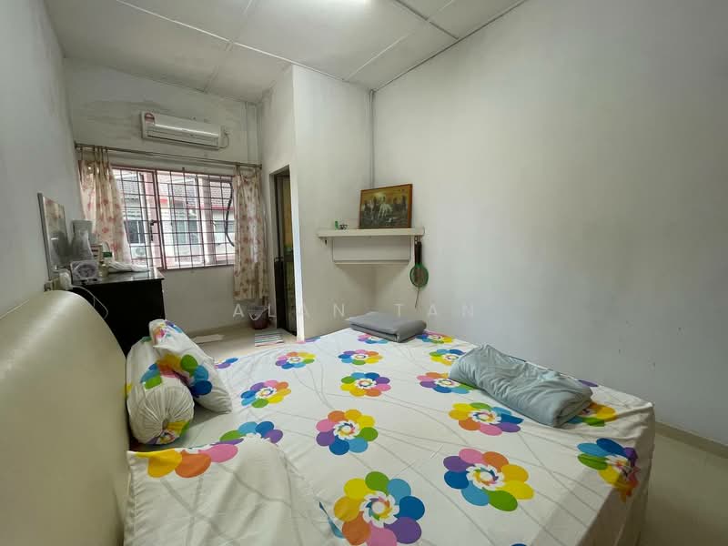 2-storey Terraced House for Sale in Taman Bukit Setongkol Jaya (Kuantan) - Alan Tan - Bedroom - PropertyGuru.com.my