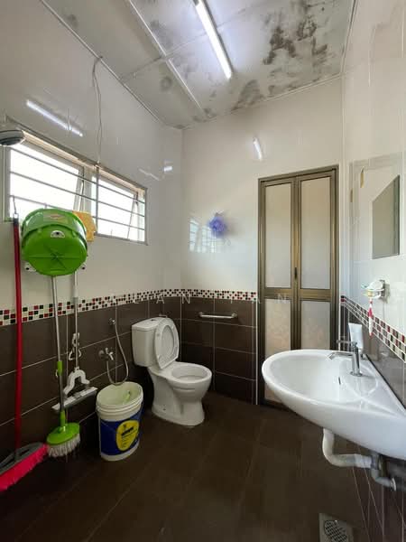 2-storey Terraced House for Sale in Taman Bukit Setongkol Jaya (Kuantan) - Alan Tan - Bathroom - PropertyGuru.com.my
