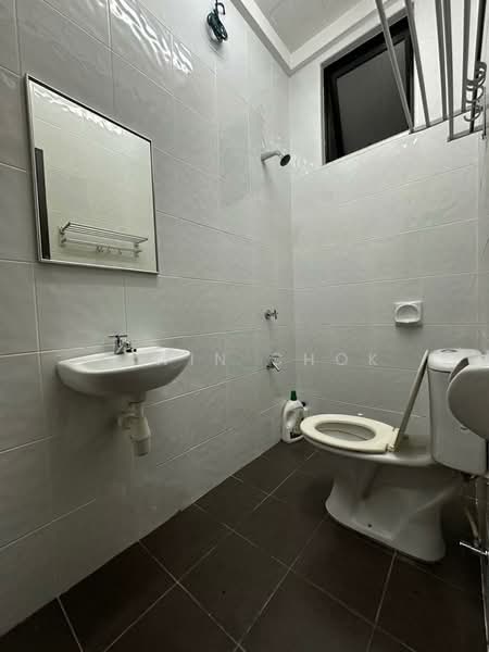 Semi-Detached House for Sale in Kota Bayuemas (Klang) - Elwin Chok - Bathroom - PropertyGuru.com.my