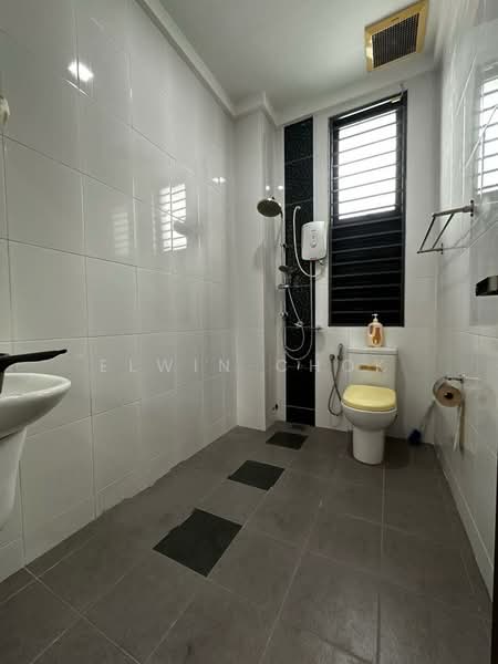 Semi-Detached House for Sale in Kota Bayuemas (Klang) - Elwin Chok - Bathroom - PropertyGuru.com.my