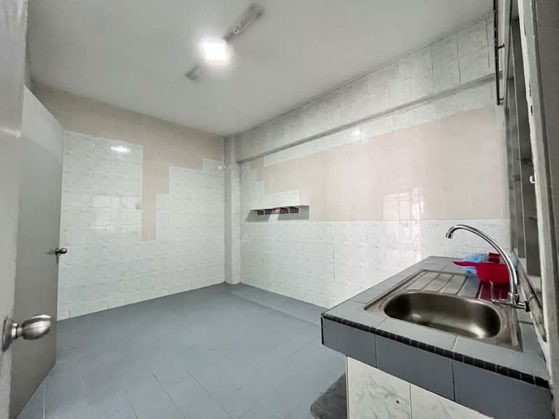 Condominium for Rent at Tiara Kelana - Zulfikar Zainal - Kitchen - PropertyGuru.com.my